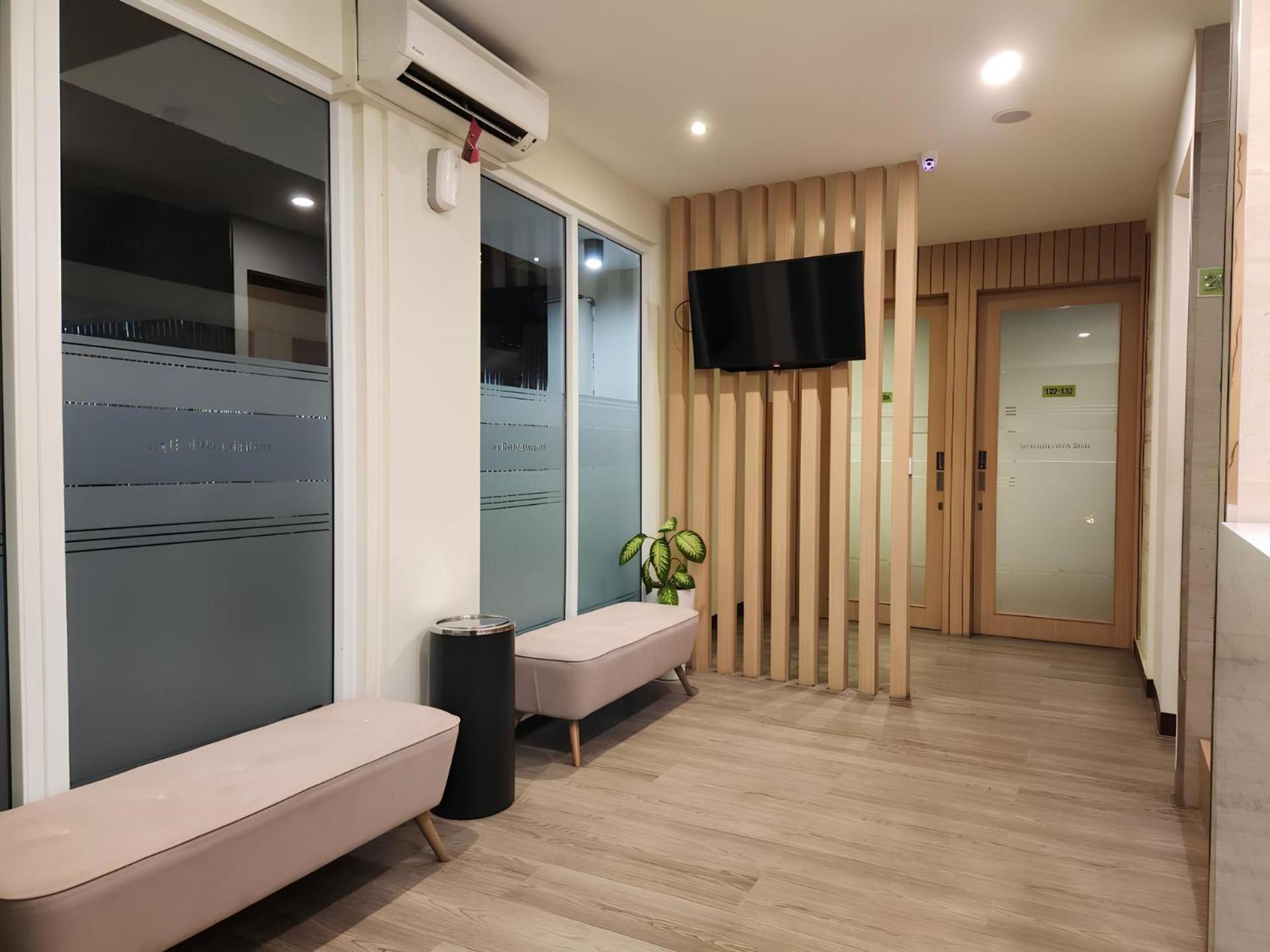 Whiz Capsule Hotel Thamrin Jakarta Exteriör bild